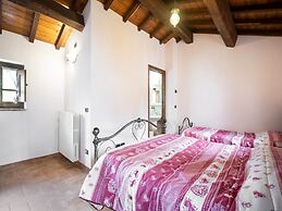 Apartment on Beautiful Estate With Pool Near the Art