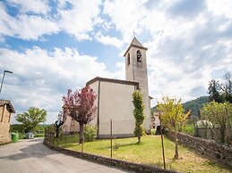 Apartment on Beautiful Estate With Pool Near the Art