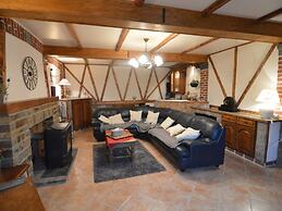 Family House with Large Garden & Games Room near Bambois Lake