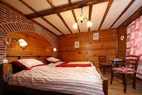 Family House with Large Garden & Games Room near Bambois Lake