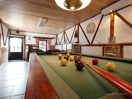 Family House with Large Garden & Games Room near Bambois Lake