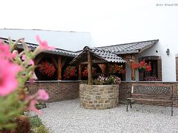 Family House with Large Garden & Games Room near Bambois Lake