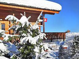 Comfortable Holiday Home With Fireplace