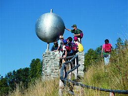 Comfortable Holiday Home With Fireplace