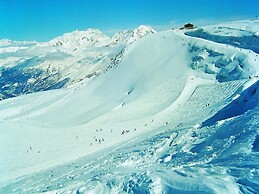Comfortable Holiday Home With Fireplace