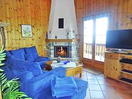 Comfortable Holiday Home With Fireplace