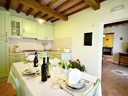 Villa with Private Pool near Cortona in Calm Countryside & Hilly Lands