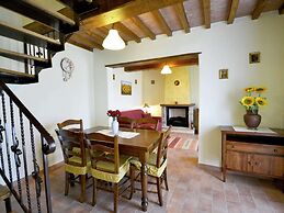 Villa with Private Pool near Cortona in Calm Countryside & Hilly Lands