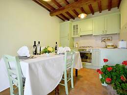 Villa with Private Pool near Cortona in Calm Countryside & Hilly Lands