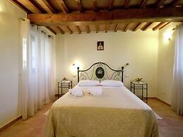 Villa with Private Pool near Cortona in Calm Countryside & Hilly Lands