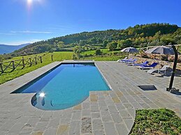 Villa with Private Pool near Cortona in Calm Countryside & Hilly Lands