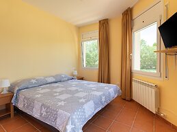 Delux Villa in Vilacolum With Swimming Pool