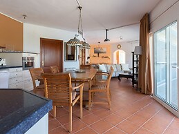 Delux Villa in Vilacolum With Swimming Pool