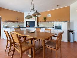 Delux Villa in Vilacolum With Swimming Pool