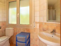 Delux Villa in Vilacolum With Swimming Pool