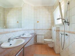 Delux Villa in Vilacolum With Swimming Pool