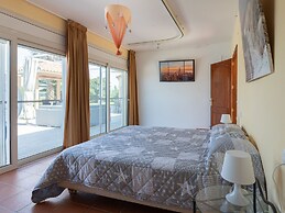 Delux Villa in Vilacolum With Swimming Pool