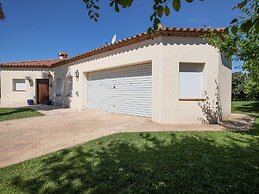 Delux Villa in Vilacolum With Swimming Pool