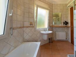 Delux Villa in Vilacolum With Swimming Pool