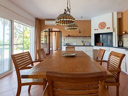 Delux Villa in Vilacolum With Swimming Pool