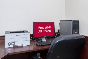 HomeTowne Studios by Red Roof Wilmington - New Castle