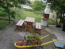 Charming Apartment in Vantacici Amid the Sea