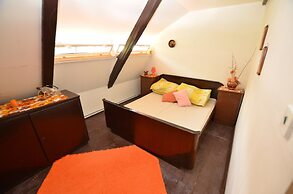 Detached Holiday Home With 5 Bedrooms and Billiards in Northern Bohemi