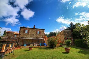 Scenic Tuscan Farmhouse