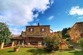 Scenic Tuscan Farmhouse
