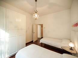 Spacious Apartment in Rome near Sea