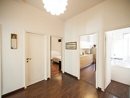 Spacious Apartment in Rome near Sea