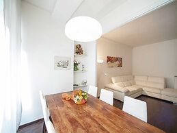 Spacious Apartment in Rome near Sea