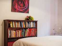 Spacious Apartment in Rome near Sea