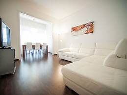 Spacious Apartment in Rome near Sea