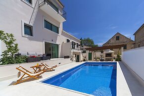 Modern Villa in Povlja With Pool