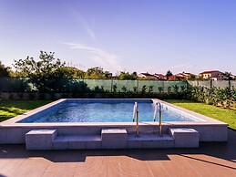 Lovely Holiday Home in Fazana With Swimming Pool