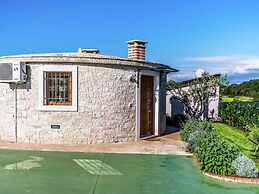 Lovely Holiday Home in Fazana With Swimming Pool