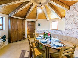 Lovely Holiday Home in Fazana With Swimming Pool