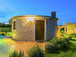 Lovely Holiday Home in Fazana With Swimming Pool