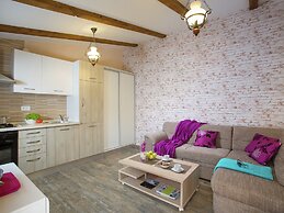 Lovely Holiday Home in Fazana With Swimming Pool