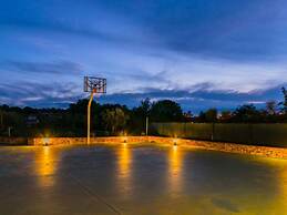 Lovely Holiday Home in Fazana With Swimming Pool