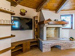 Lovely Holiday Home in Fazana With Swimming Pool