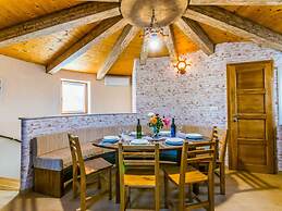 Lovely Holiday Home in Fazana With Swimming Pool