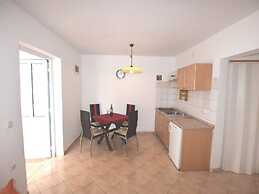 Modern Apartment in Banjole With Pool