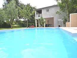 Modern Apartment in Banjole With Pool