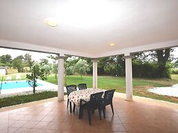 Modern Apartment in Banjole With Pool