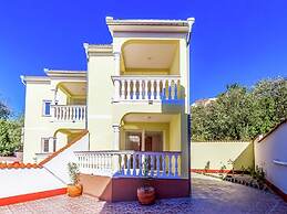 Charming Home With Swimming Pool and Beautiful Covered Terrace