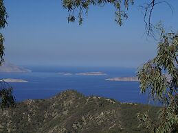 Charming Holiday Home in Kritinia With Garden