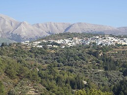 Charming Holiday Home in Kritinia With Garden
