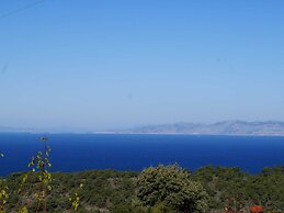 Charming Holiday Home in Kritinia With Garden